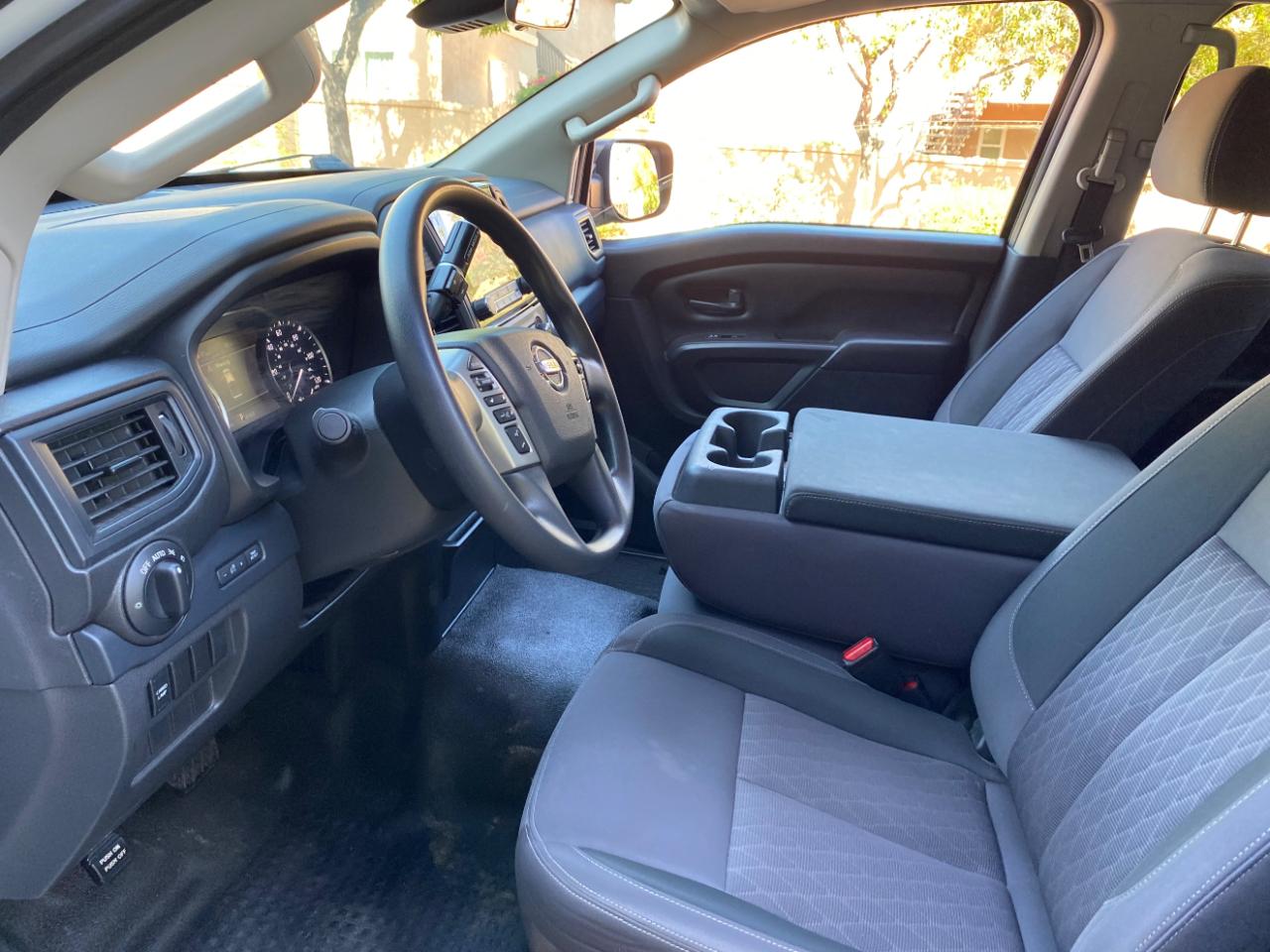 Nissan Titan 4x2 Crew Cab S 2022