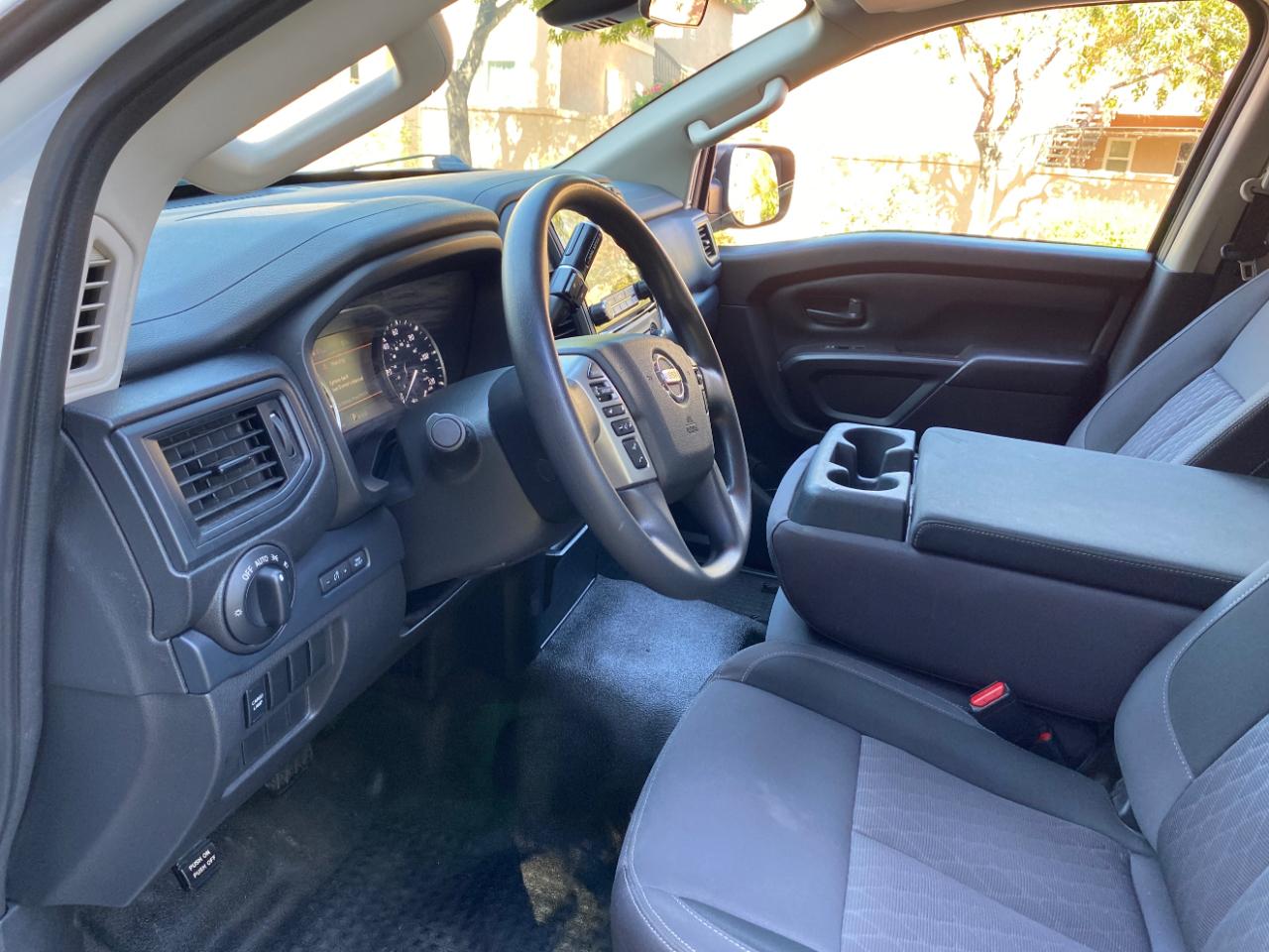 Nissan Titan 4x2 Crew Cab S 2022