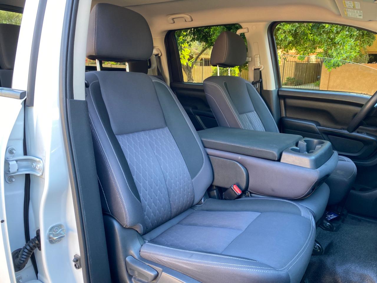Nissan Titan 4x2 Crew Cab S 2022