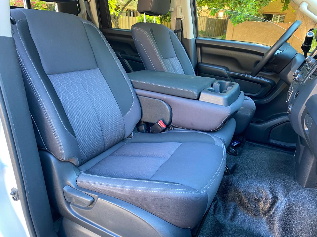 Nissan Titan 4x2 Crew Cab S 2022