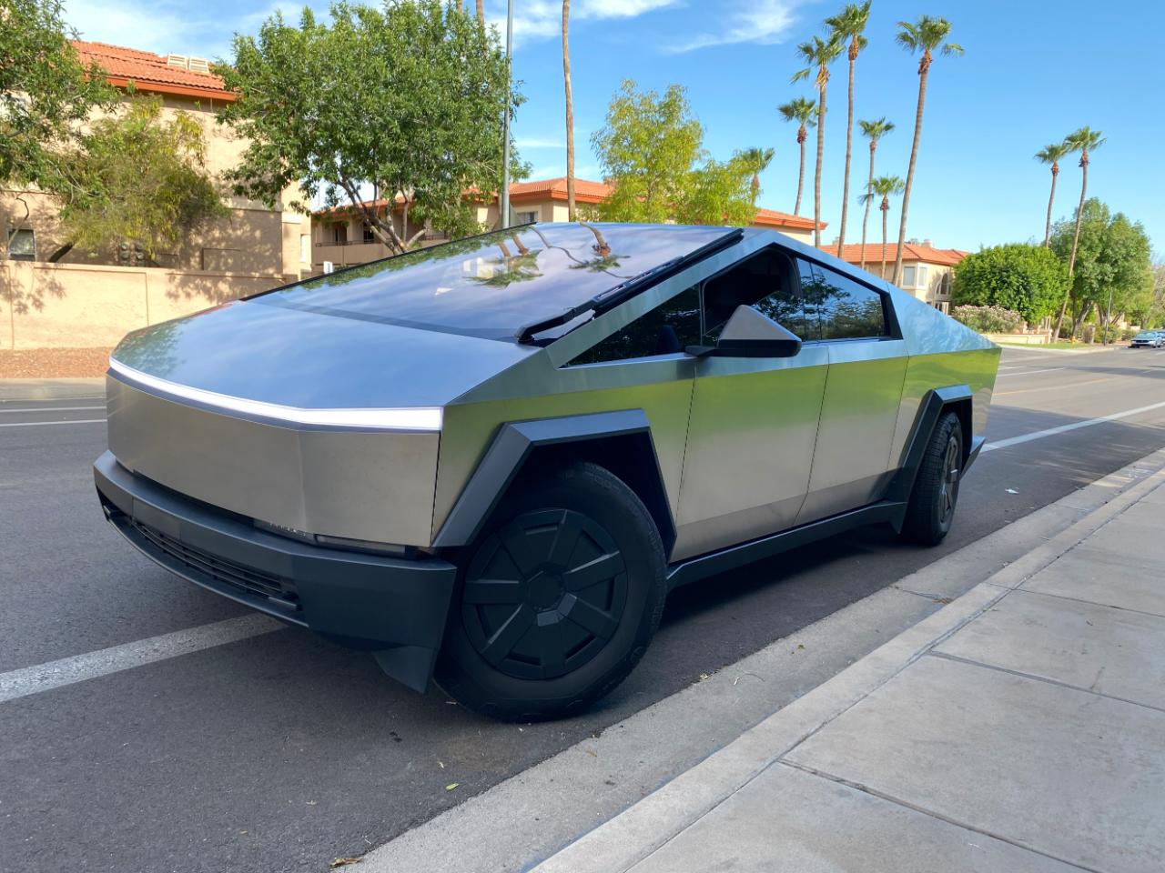 Tesla Cybertruck AWD 2025