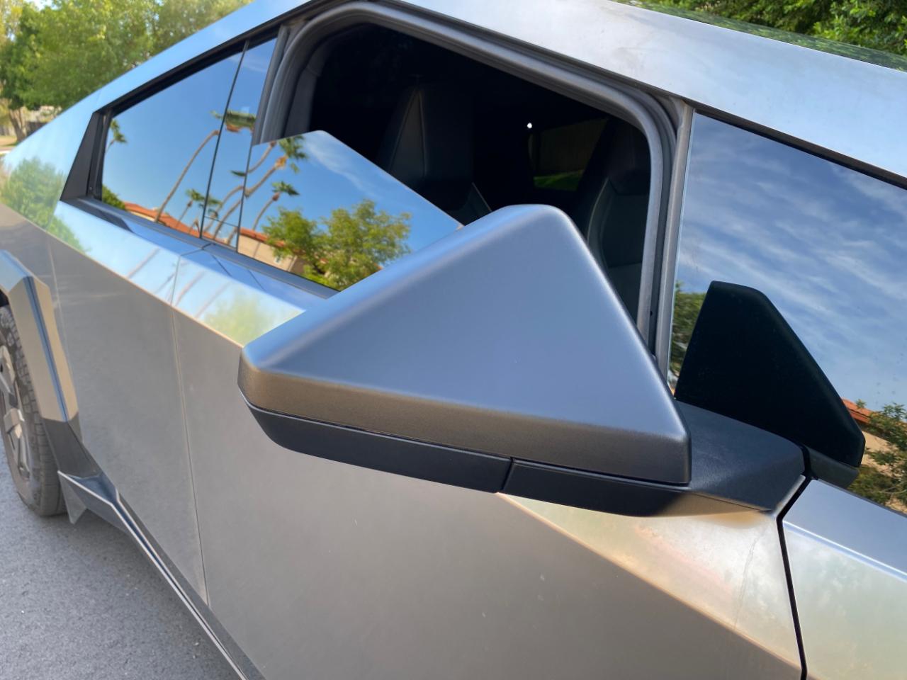 Tesla Cybertruck AWD 2025