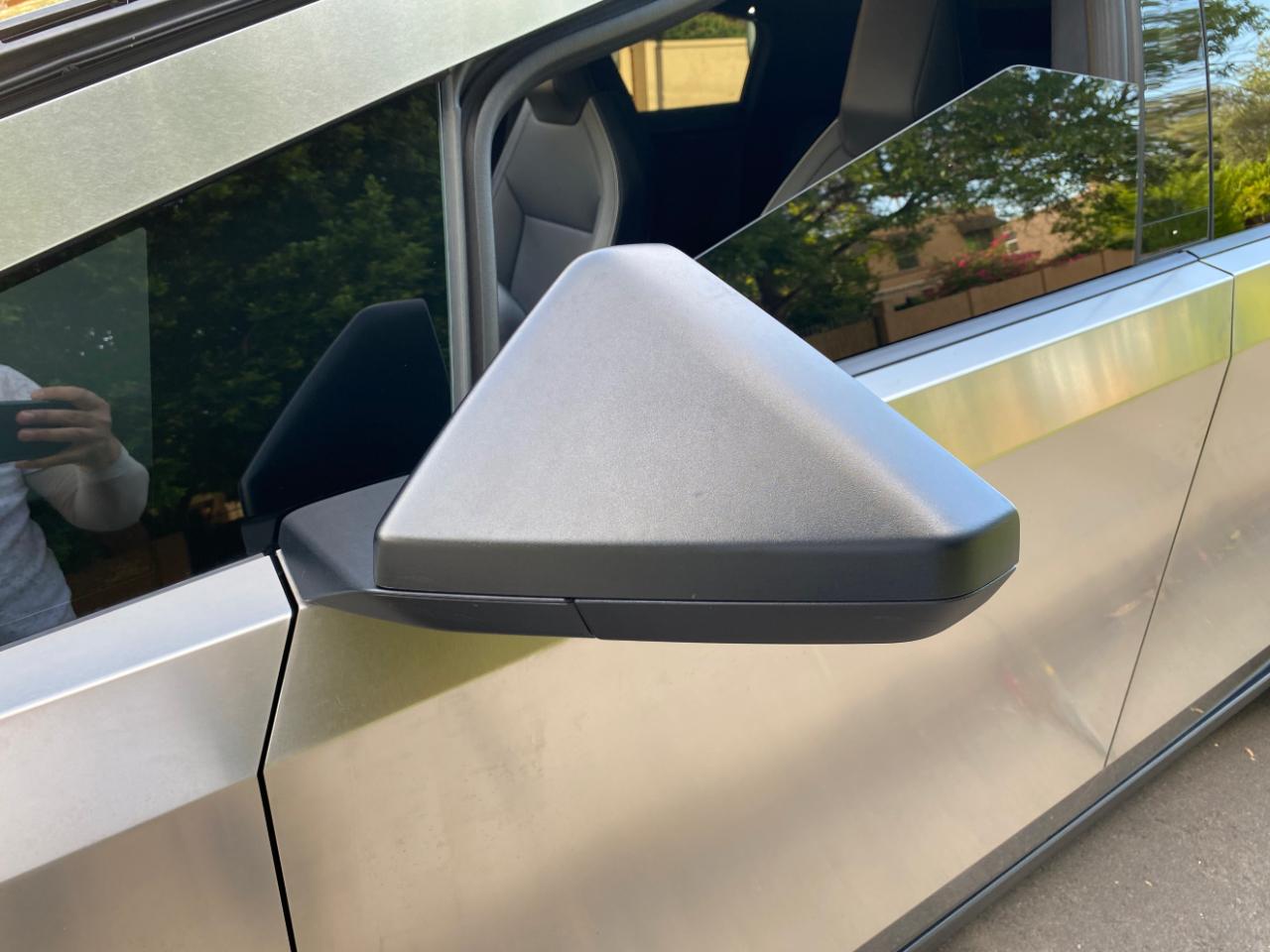 Tesla Cybertruck AWD 2025