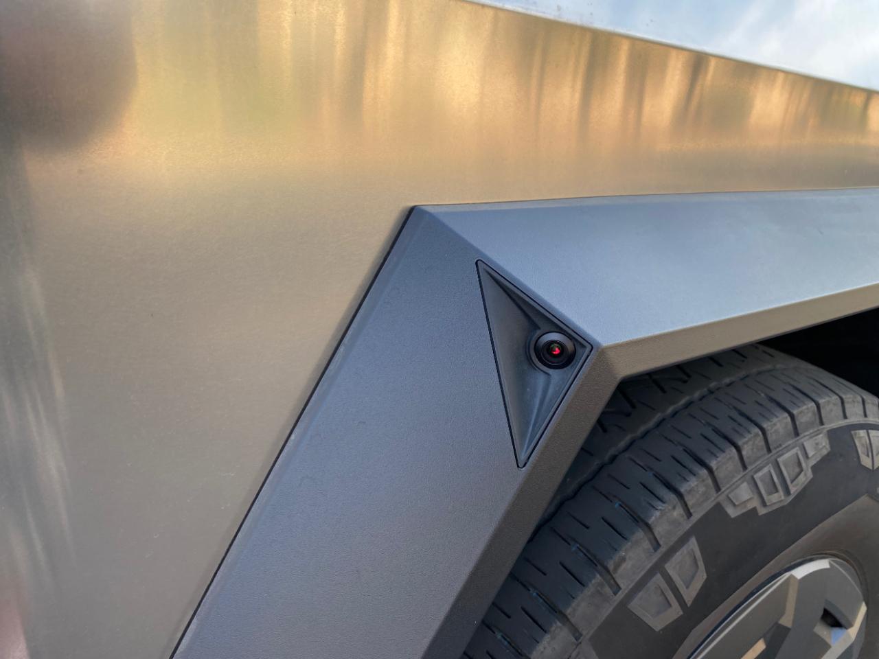 Tesla Cybertruck AWD 2025