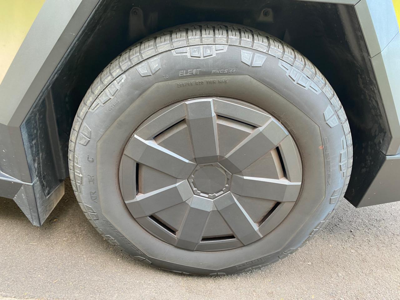 Tesla Cybertruck AWD 2025