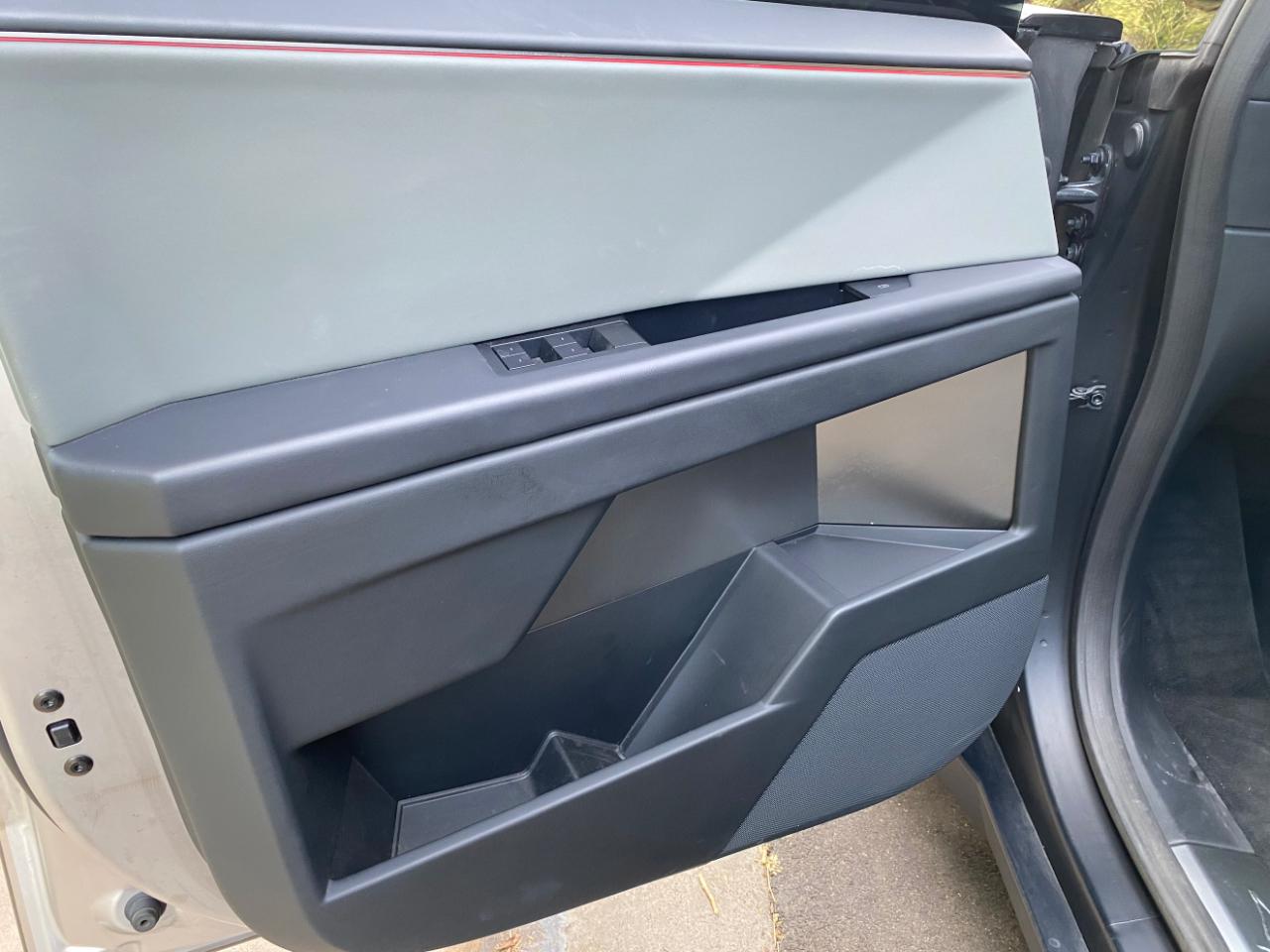 Tesla Cybertruck AWD 2025