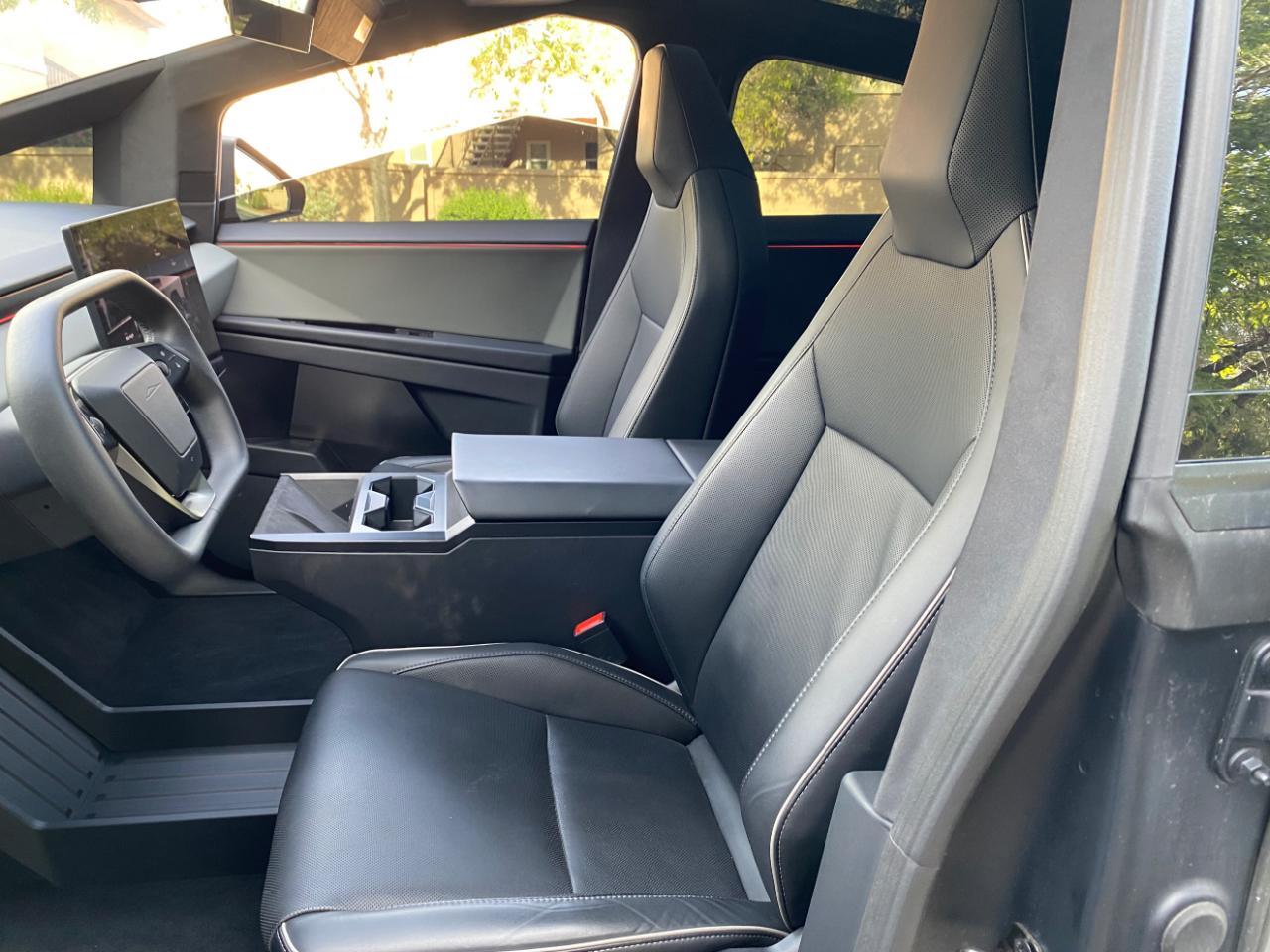 Tesla Cybertruck AWD 2025