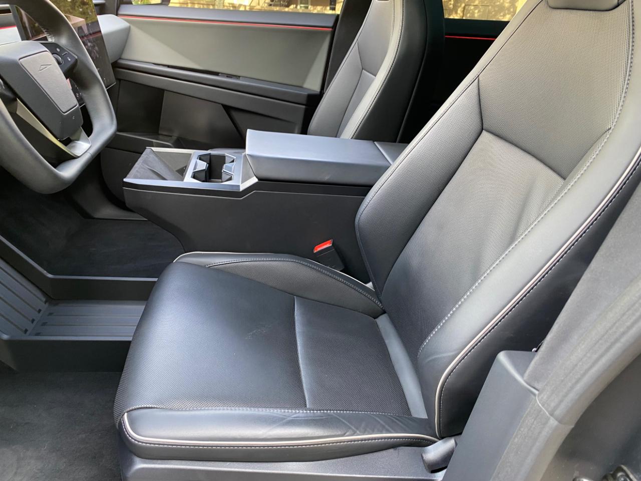 Tesla Cybertruck AWD 2025