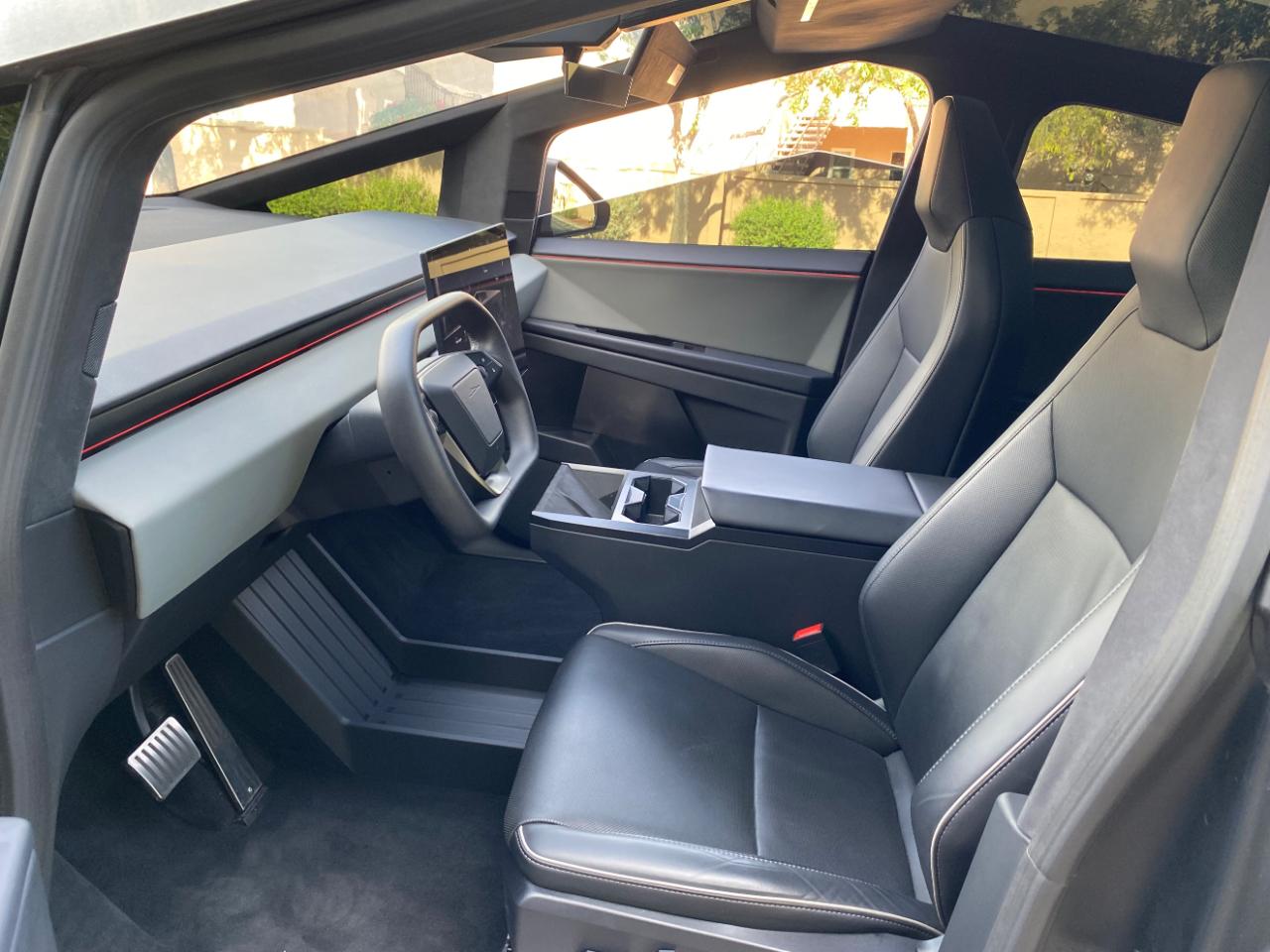 Tesla Cybertruck AWD 2025