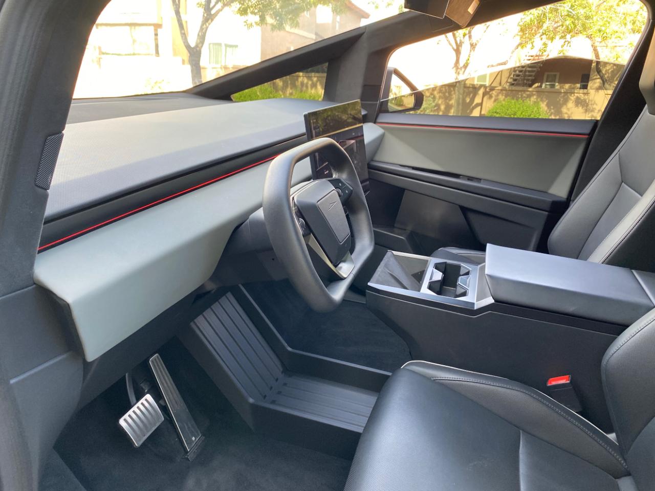 Tesla Cybertruck AWD 2025