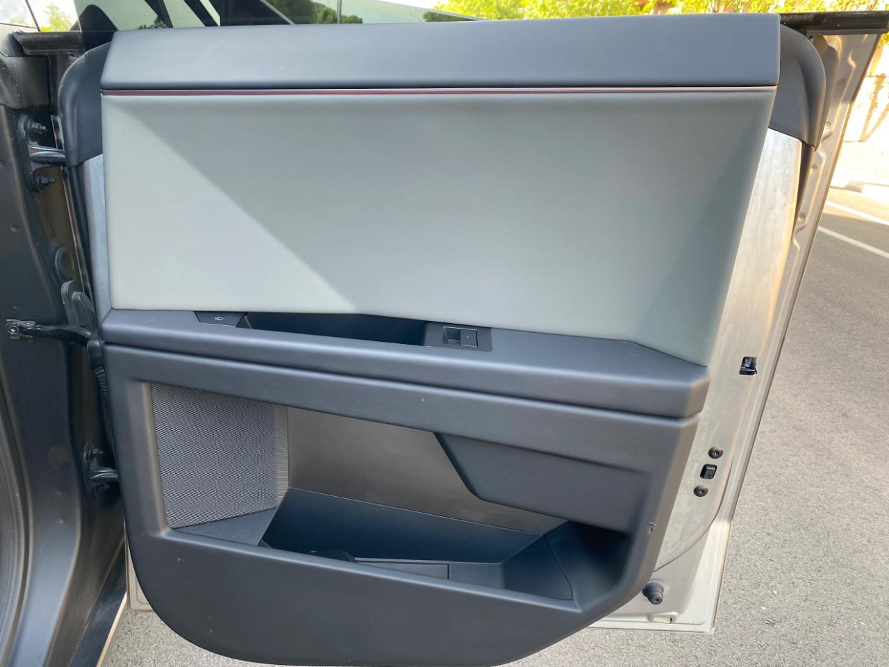 Tesla Cybertruck AWD 2025