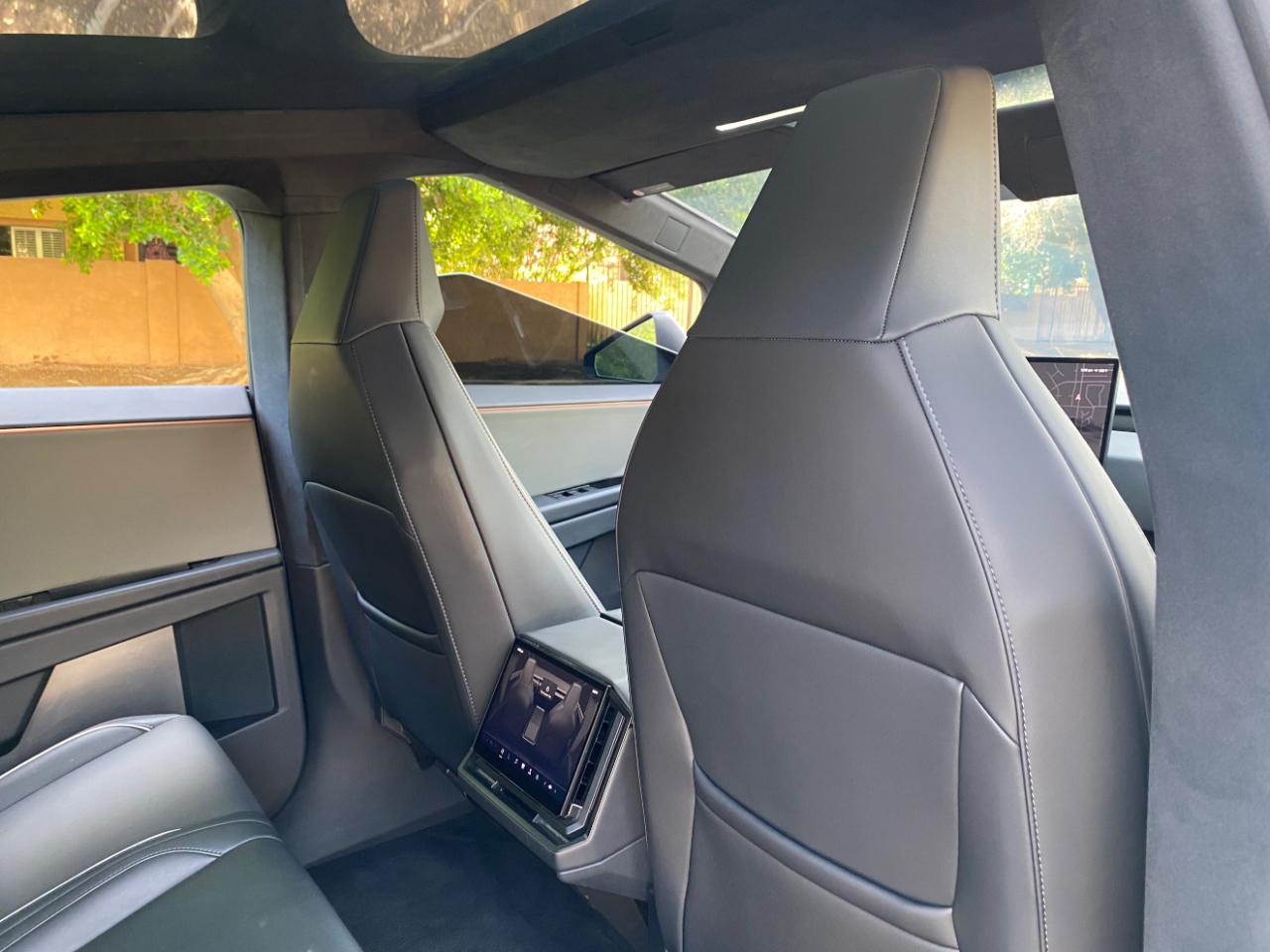 Tesla Cybertruck AWD 2025