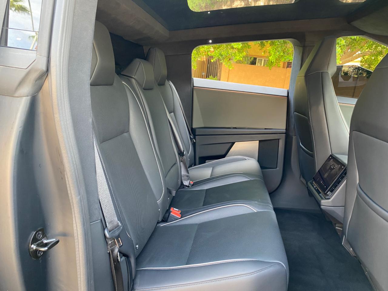 Tesla Cybertruck AWD 2025