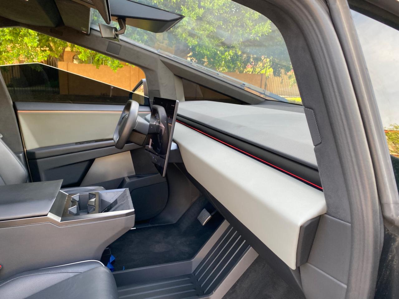 Tesla Cybertruck AWD 2025