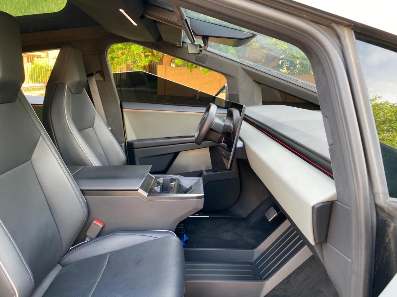 Tesla Cybertruck AWD 2025