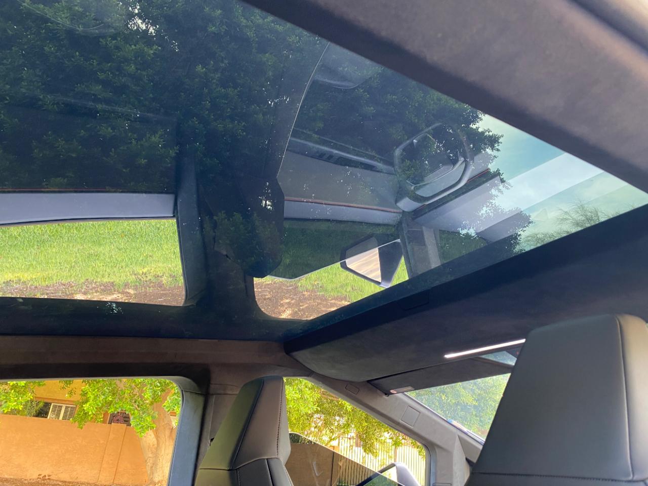 Tesla Cybertruck AWD 2025
