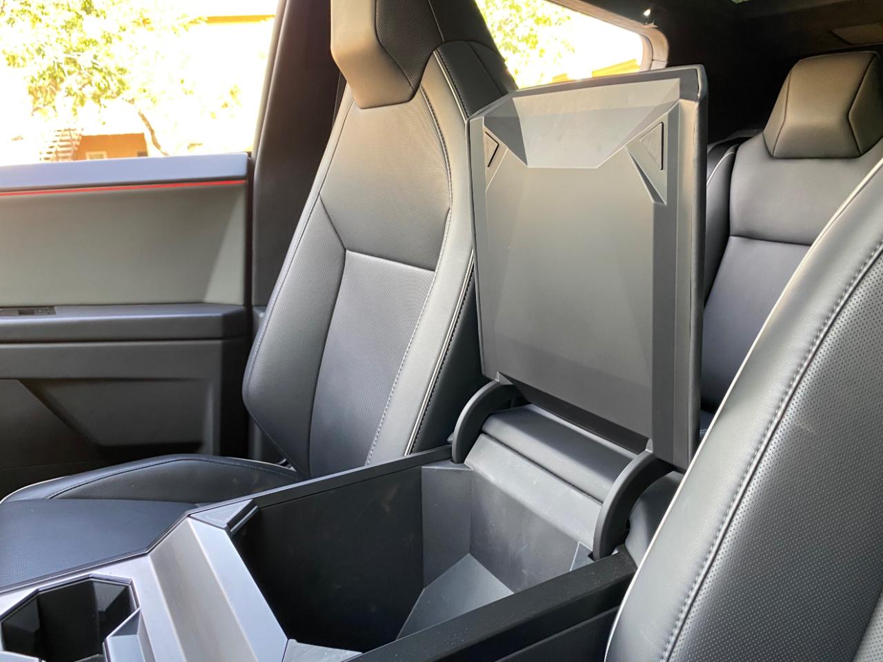 Tesla Cybertruck AWD 2025