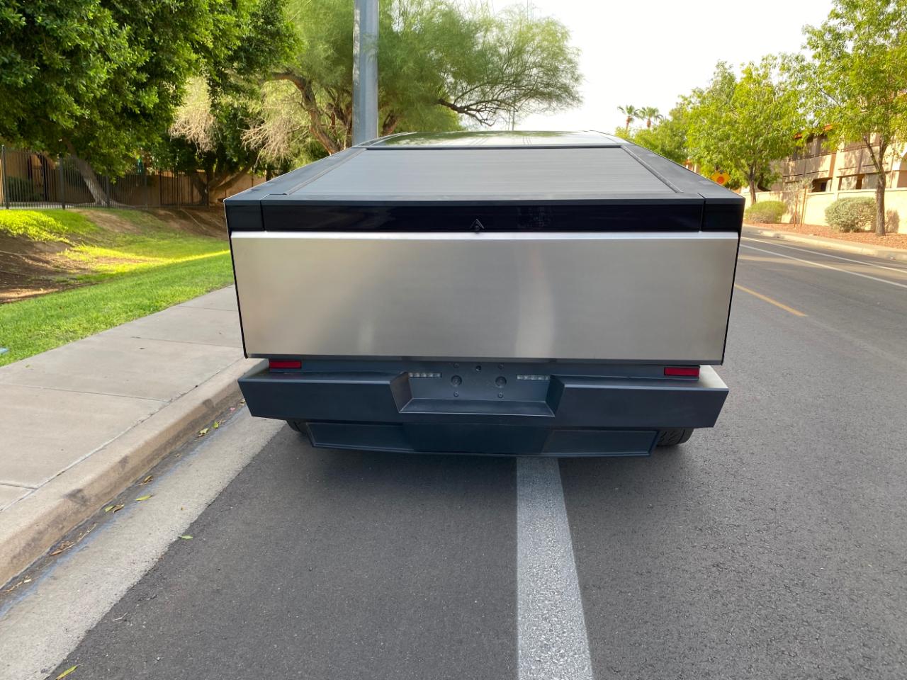 Tesla Cybertruck AWD 2025