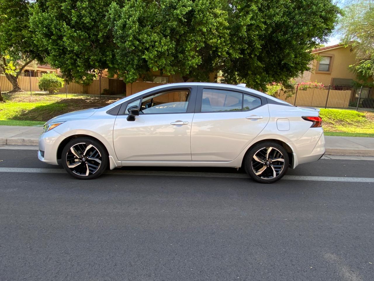 Nissan Versa SR CVT 2025