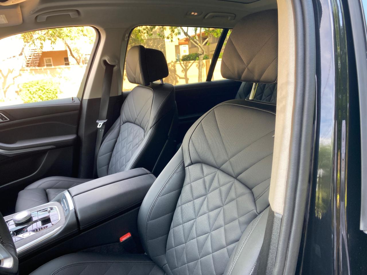 BMW X7 xDrive40i Sports Activity Vehicle 2025