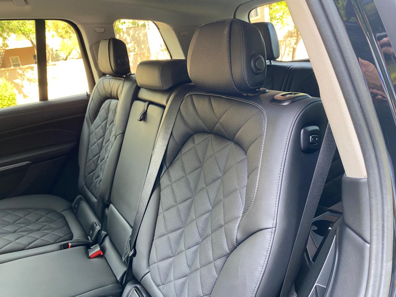 BMW X7 xDrive40i Sports Activity Vehicle 2025