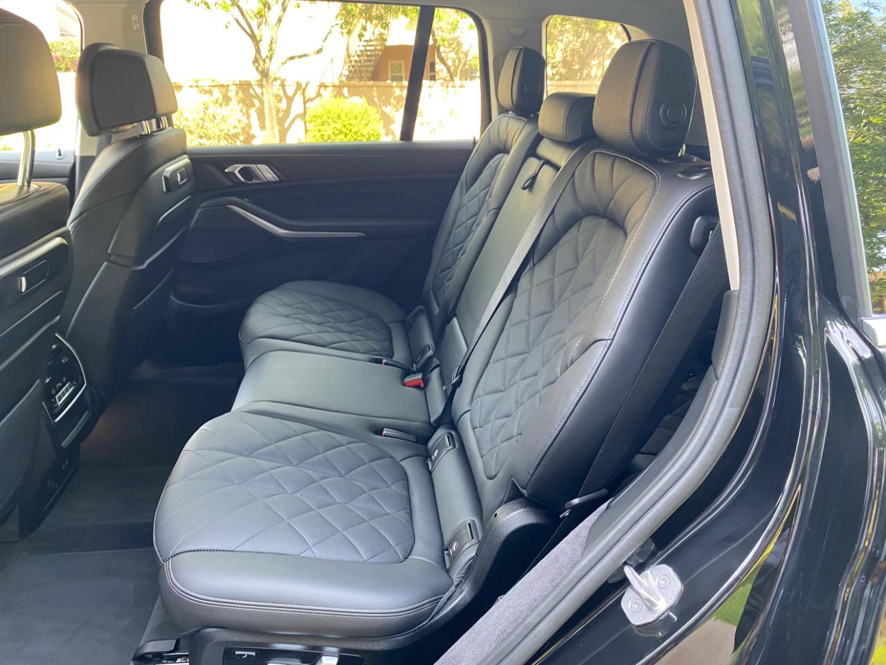 BMW X7 xDrive40i Sports Activity Vehicle 2025