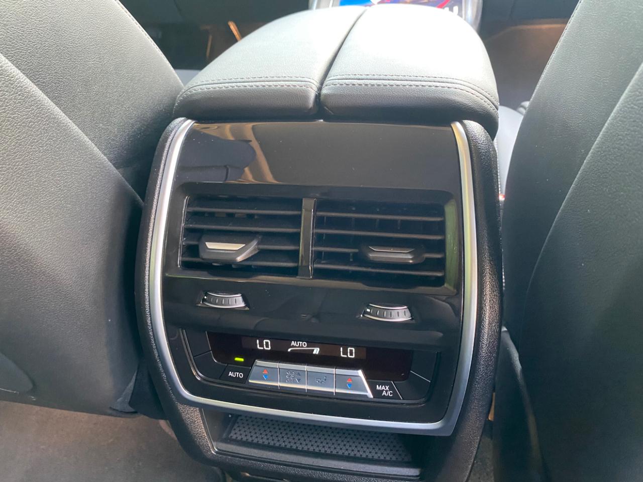 BMW X7 xDrive40i Sports Activity Vehicle 2025