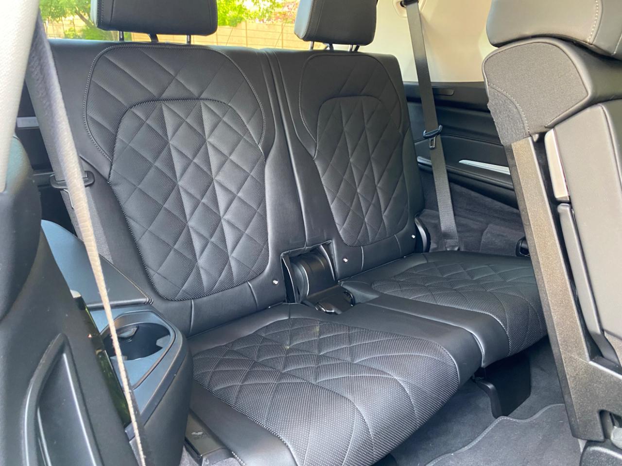 BMW X7 xDrive40i Sports Activity Vehicle 2025