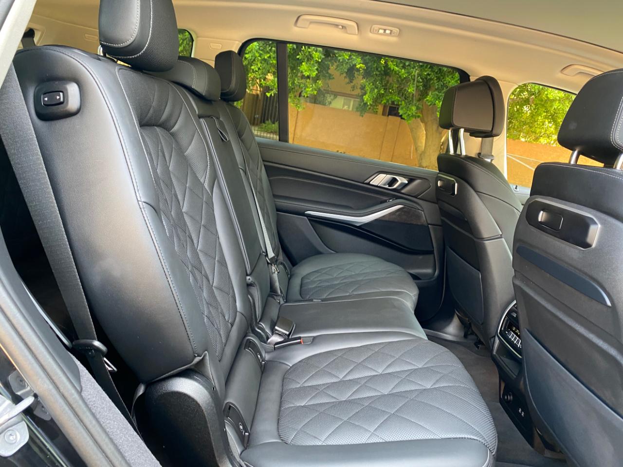 BMW X7 xDrive40i Sports Activity Vehicle 2025