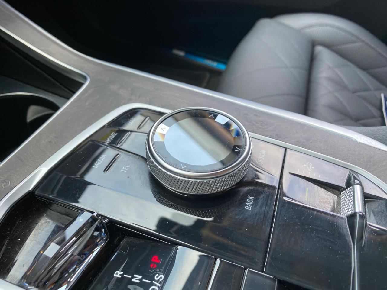 BMW X7 xDrive40i Sports Activity Vehicle 2025