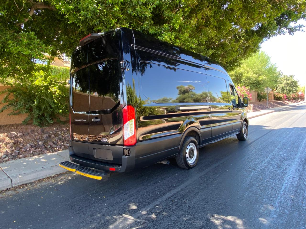 Ford Transit Cargo Van T-250 148" EL Hi Rf 9070 GVWR RWD 2023