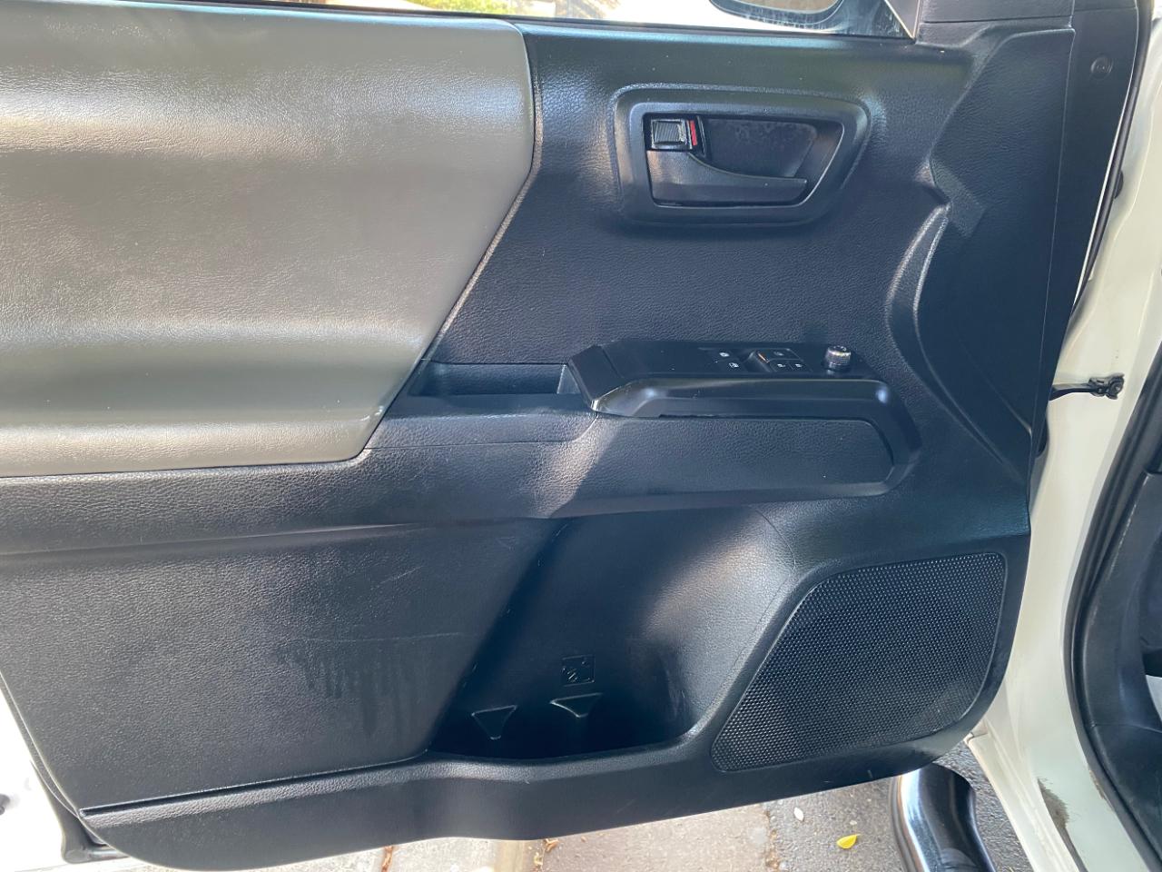 Toyota Tacoma SR Access Cab 6' Bed I4 4x2 AT (Natl) 2017
