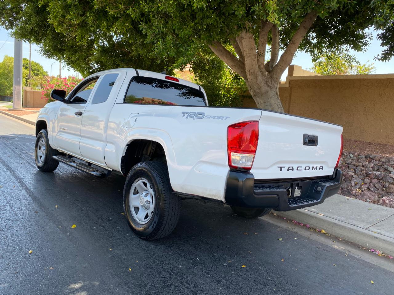 Toyota Tacoma SR Access Cab 6' Bed I4 4x2 AT (Natl) 2017