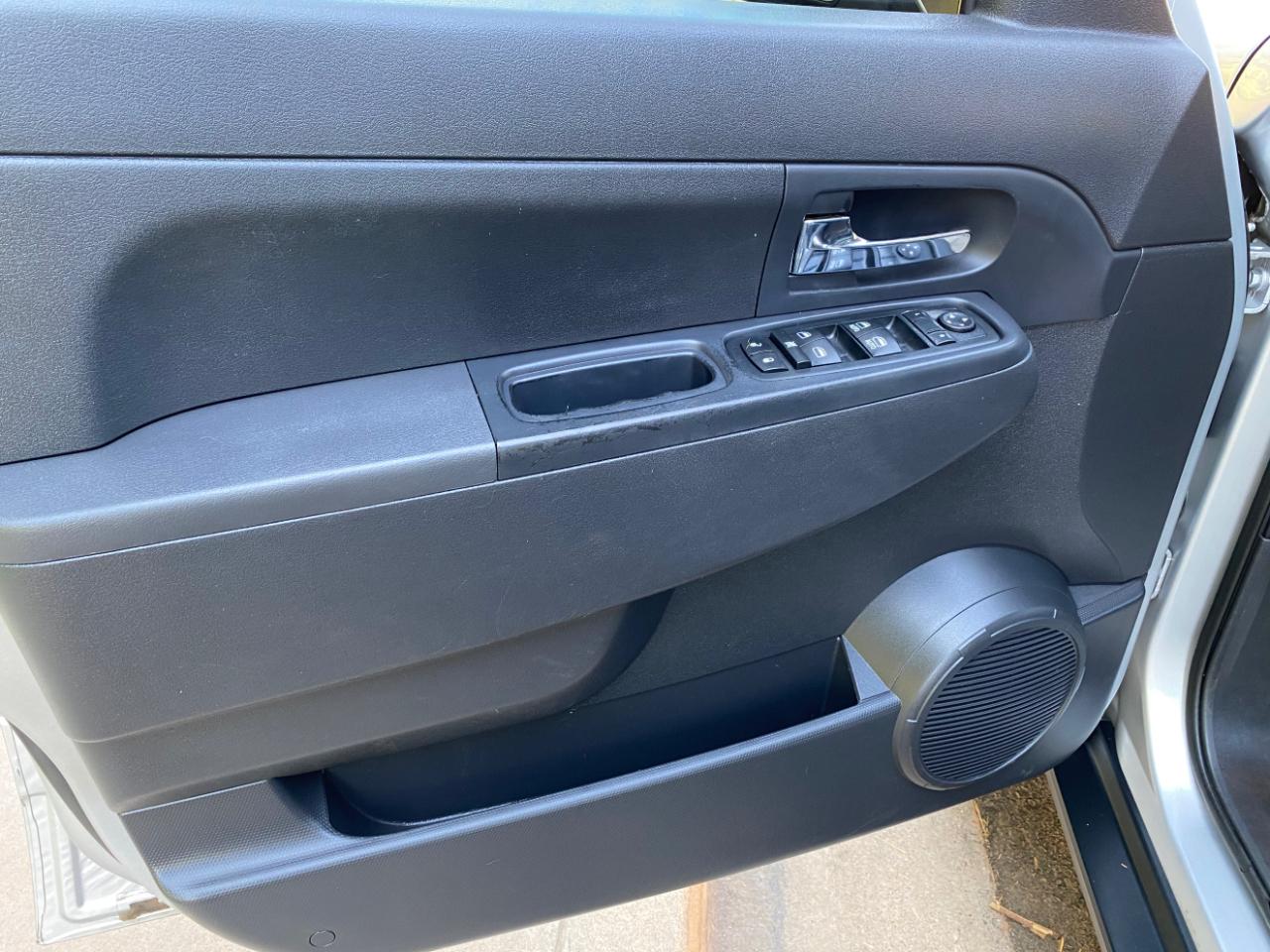 Jeep Liberty RWD 4dr Sport Latitude 2012