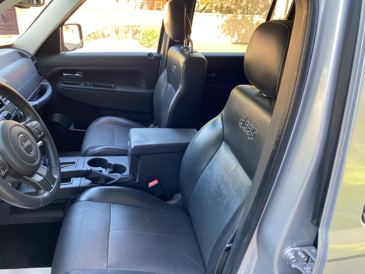 Jeep Liberty RWD 4dr Sport Latitude 2012