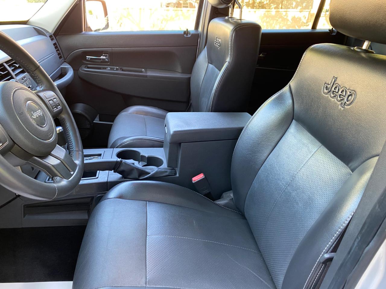 Jeep Liberty RWD 4dr Sport Latitude 2012
