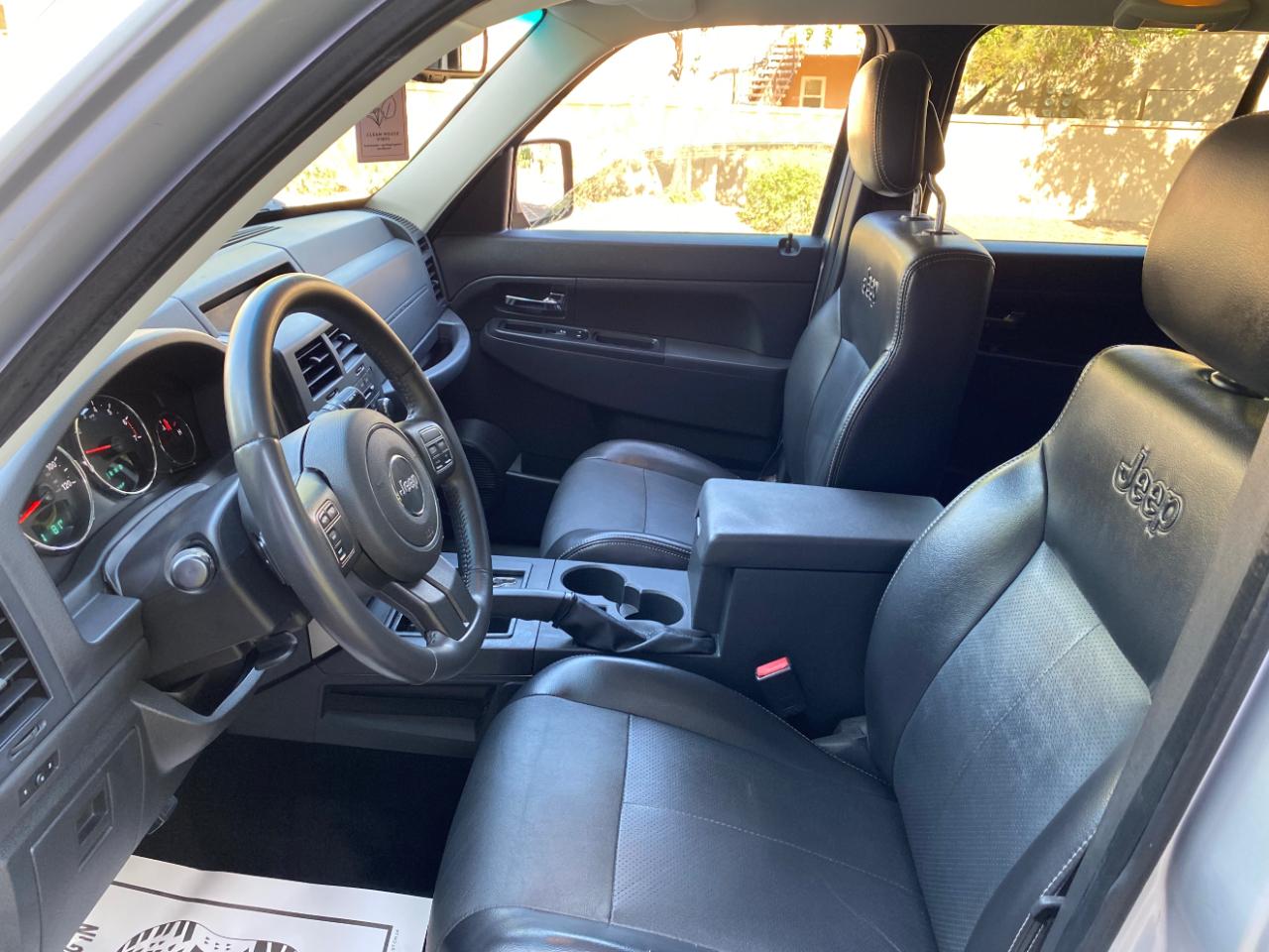 Jeep Liberty RWD 4dr Sport Latitude 2012