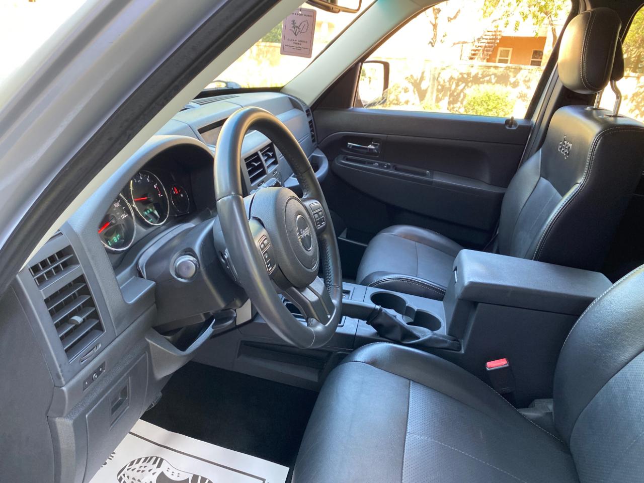 Jeep Liberty RWD 4dr Sport Latitude 2012