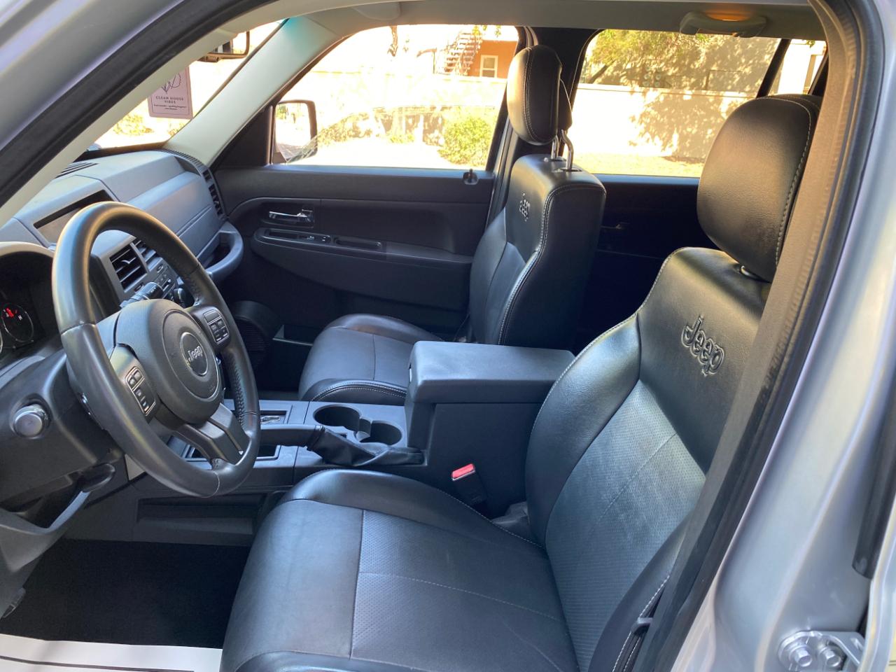 Jeep Liberty RWD 4dr Sport Latitude 2012