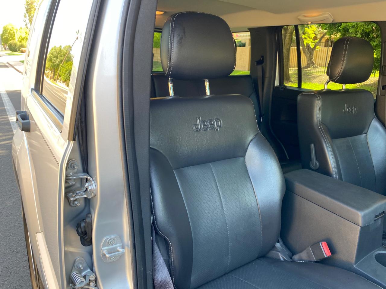 Jeep Liberty RWD 4dr Sport Latitude 2012