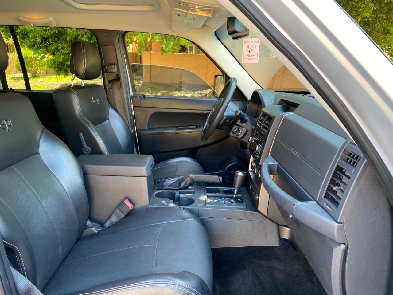 Jeep Liberty RWD 4dr Sport Latitude 2012