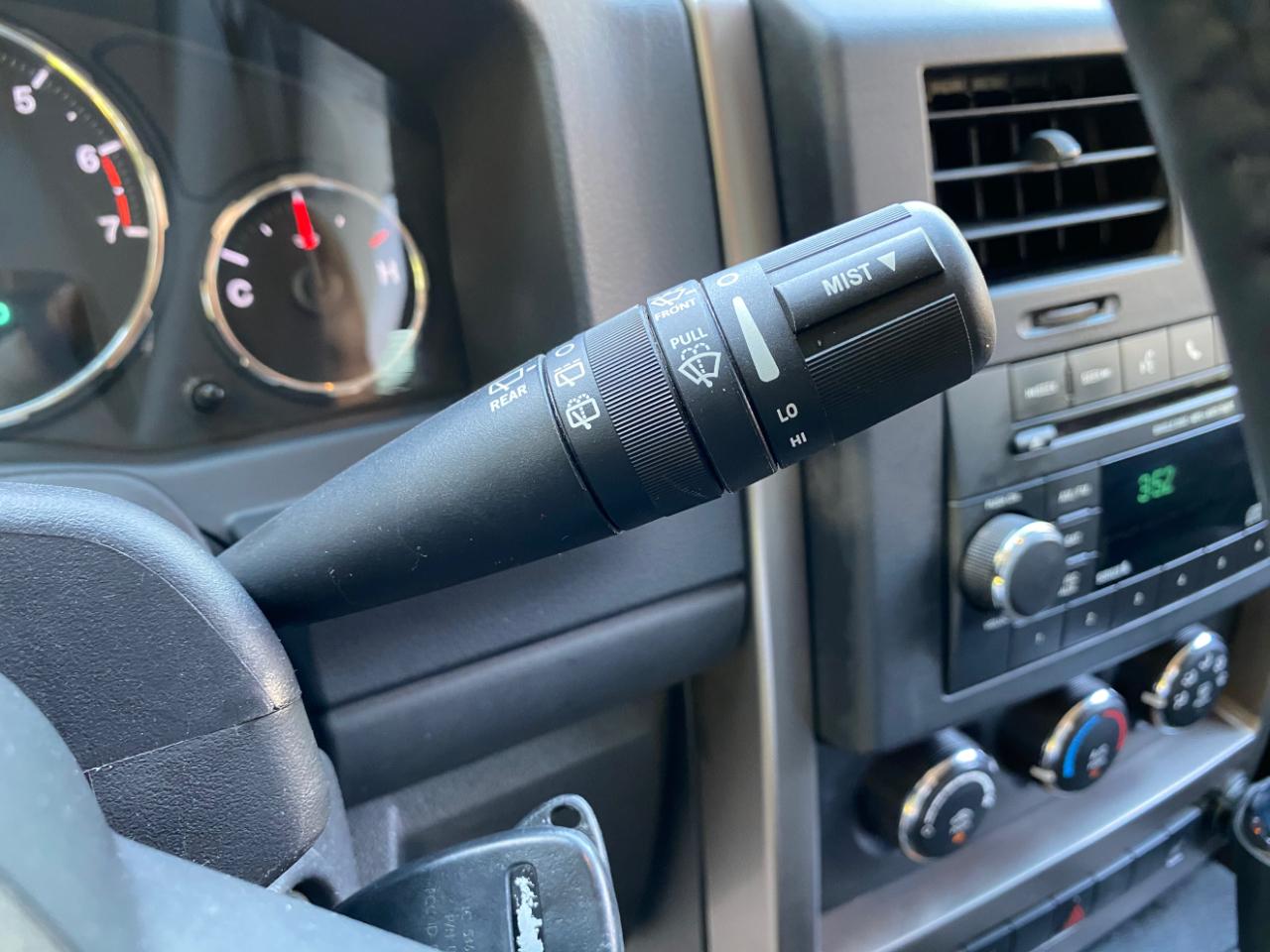 Jeep Liberty RWD 4dr Sport Latitude 2012