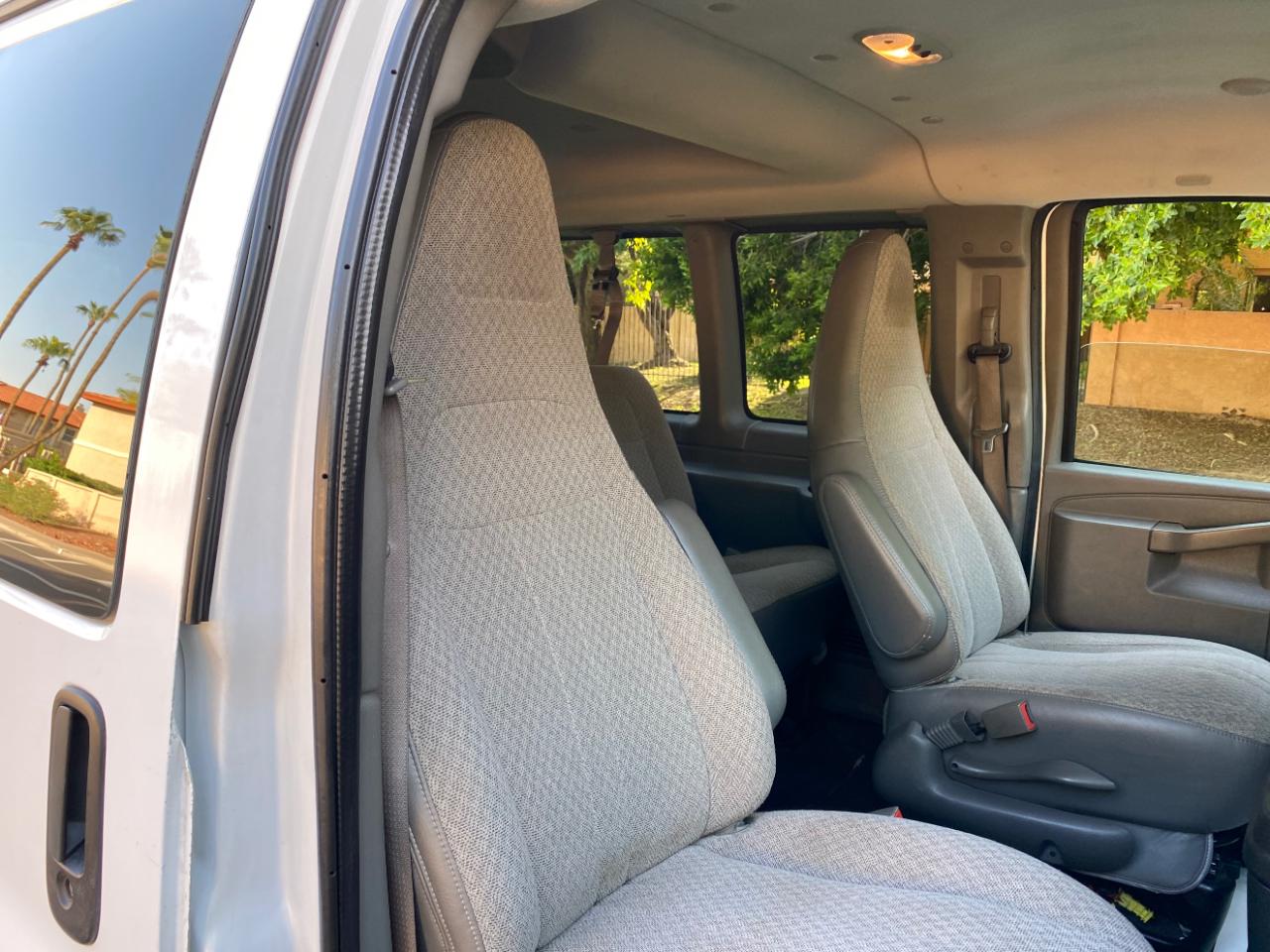Chevrolet Express Passenger RWD 3500 155" LT 2019