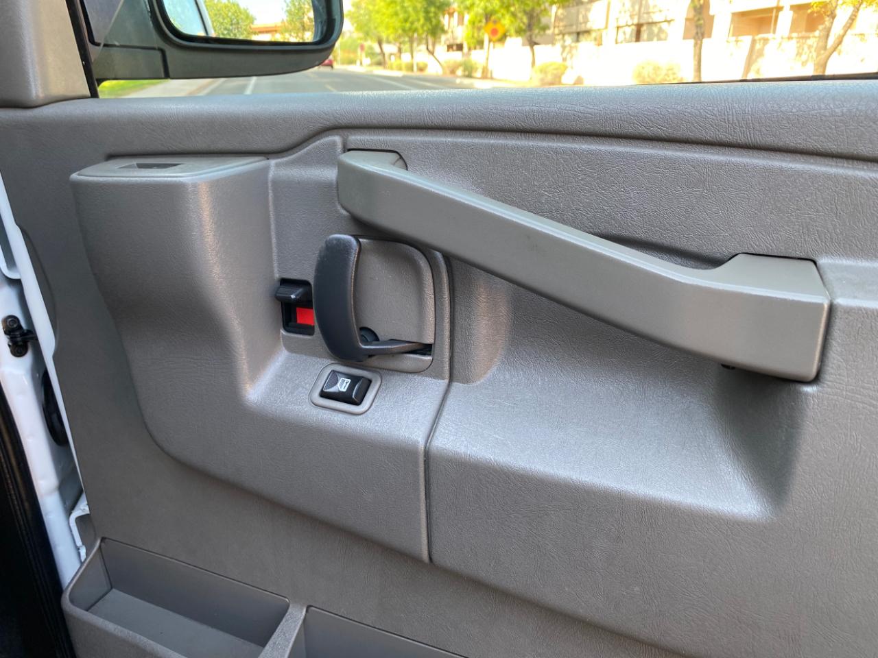 Chevrolet Express Passenger RWD 3500 155" LT 2019