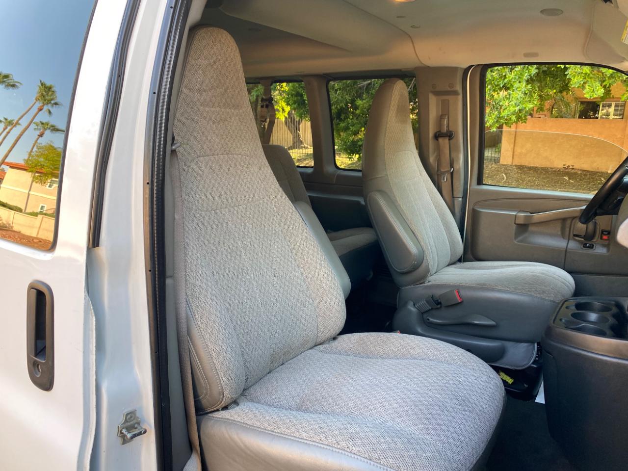 Chevrolet Express Passenger RWD 3500 155" LT 2019