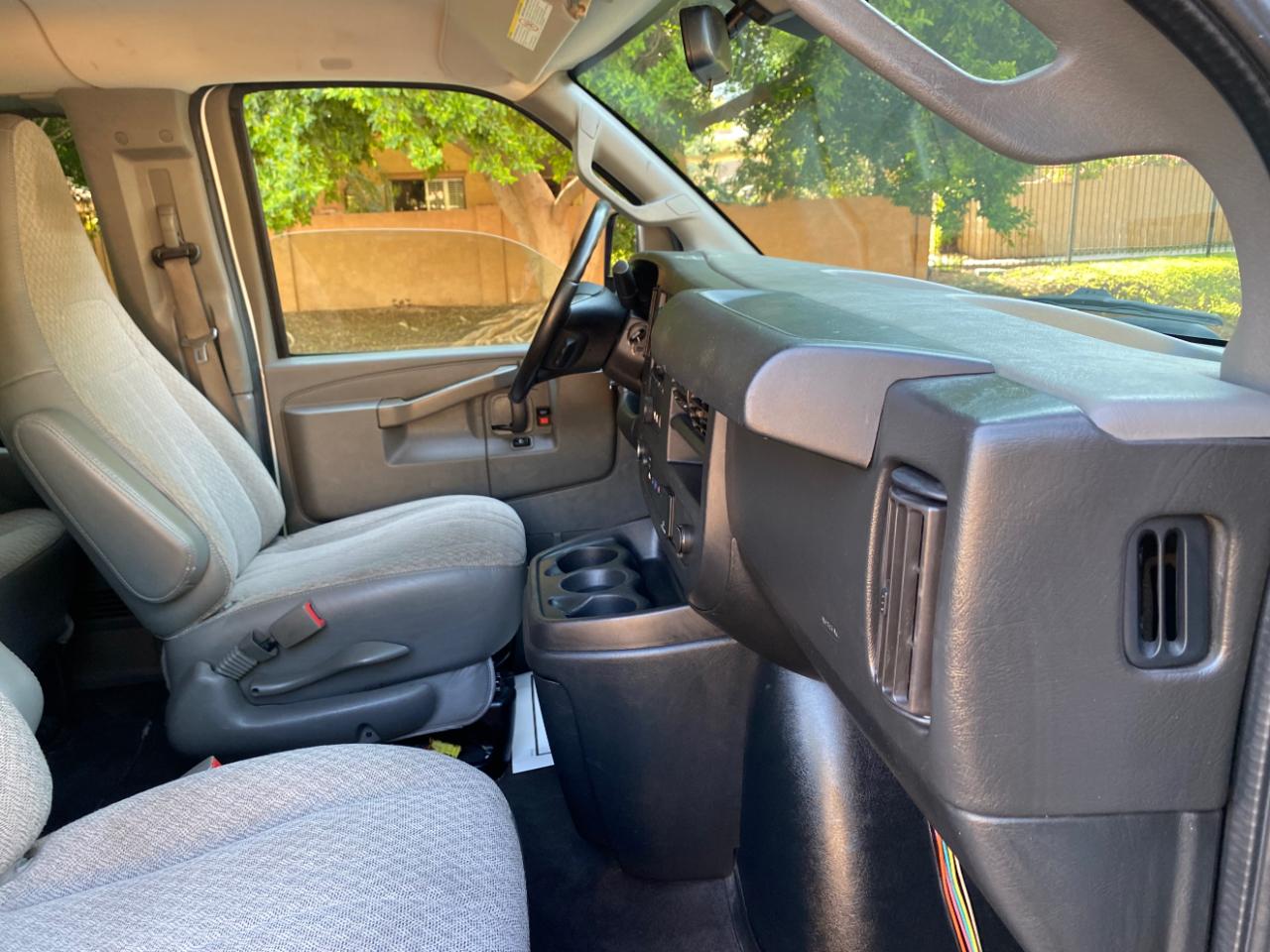 Chevrolet Express Passenger RWD 3500 155" LT 2019