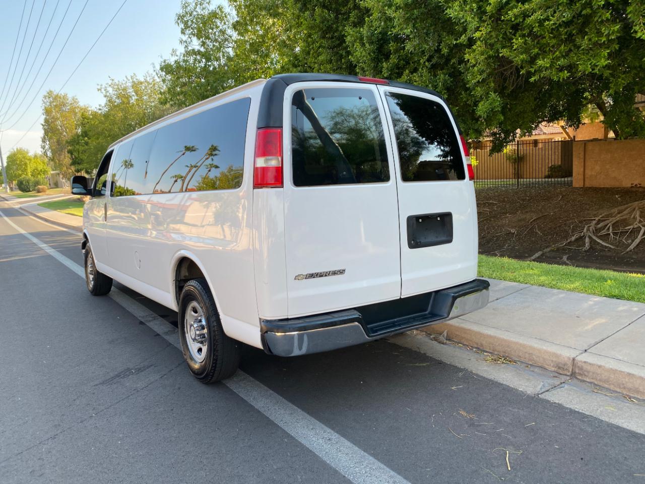 Chevrolet Express Passenger RWD 3500 155" LT 2019