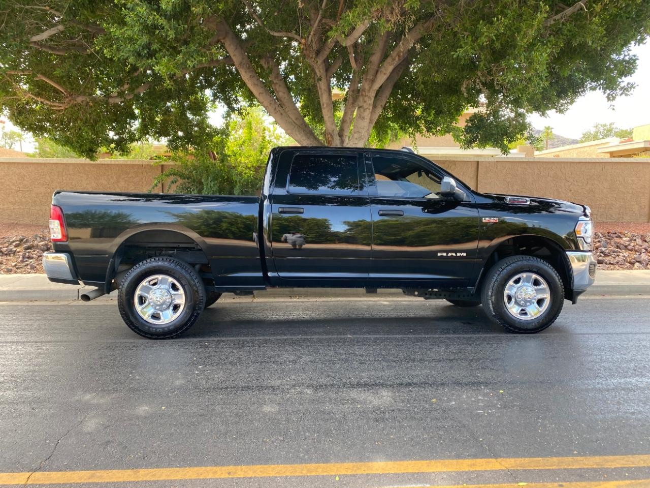 RAM 2500 Tradesman 4x4 Crew Cab 6'4" Box 2021