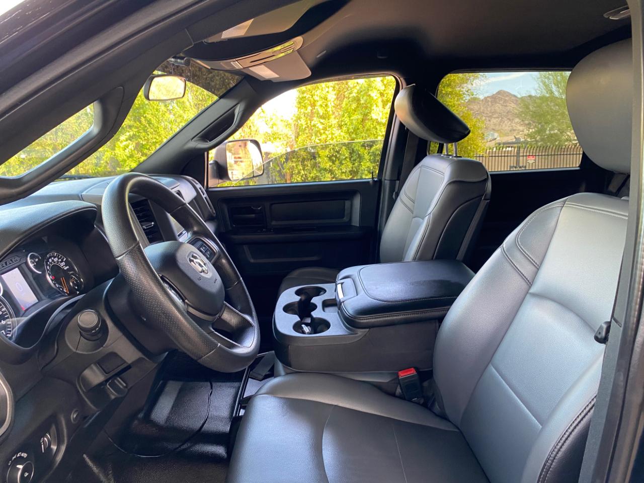 RAM 2500 Tradesman 4x4 Crew Cab 6'4" Box 2021