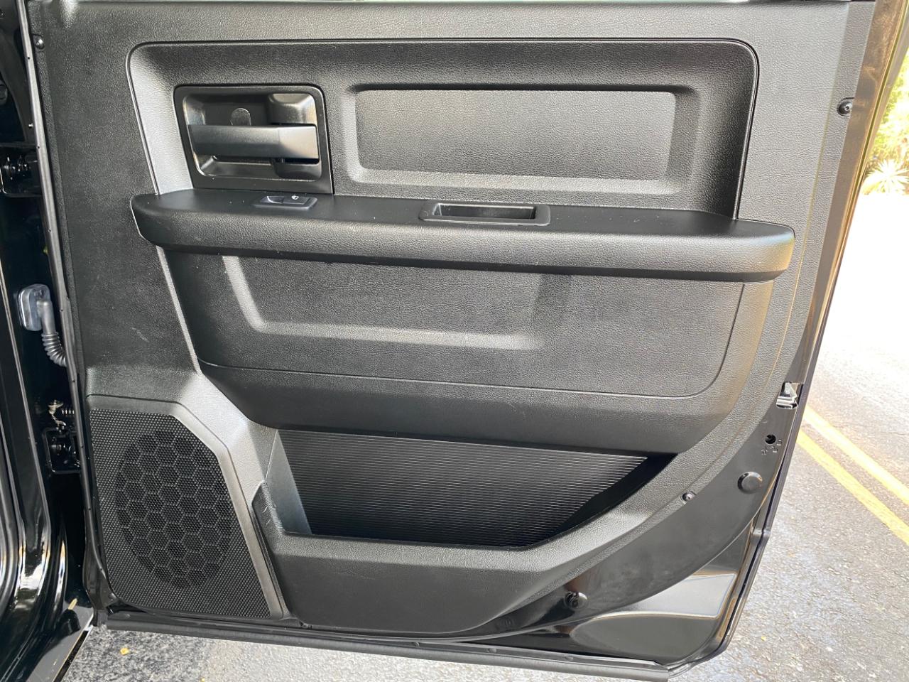 RAM 2500 Tradesman 4x4 Crew Cab 6'4" Box 2021